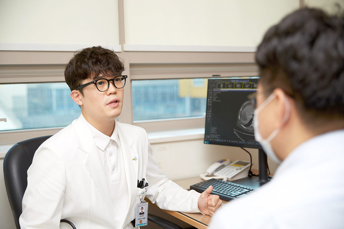 설명하는 오충렬 교수