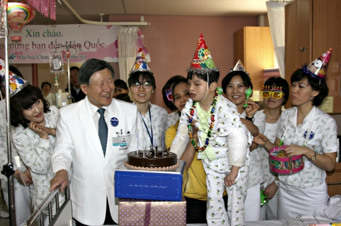 2011_베트남환아초청.JPG