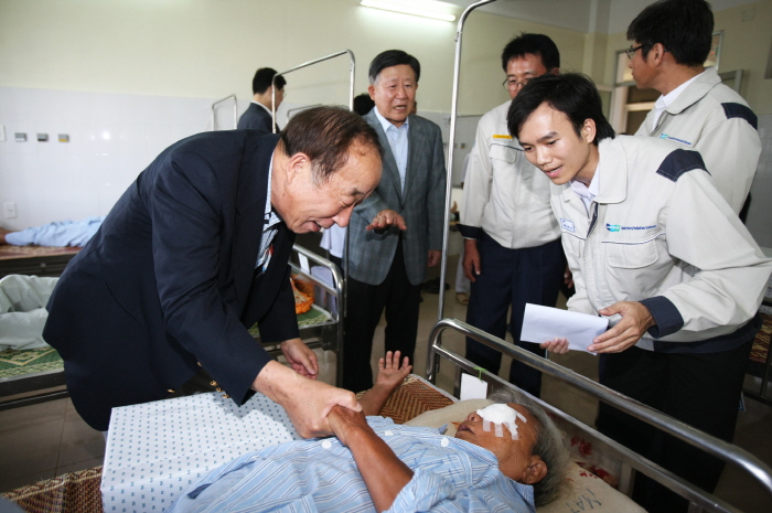 2010_베트남의료봉사.jpg