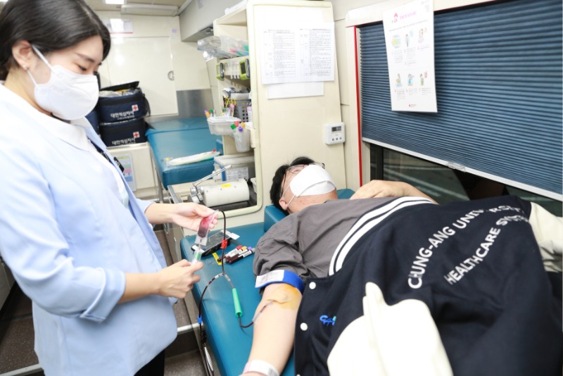4.중앙대의료원 노사화합 환우사랑 헌혈캠페인 사진.jpg